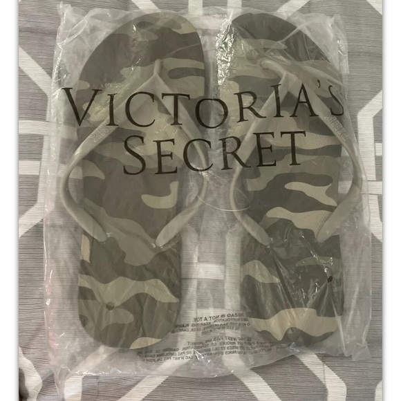 Victorias Secret PINK FLIP FLOPS M CAMO Camouflage NWT. - Picture 2 of 4